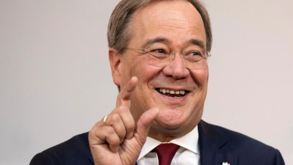 Premiér nemeckej spolkovej krajiny Severné Porýnie-Vestfálsko Armin Laschet počas vyhlásenia po zatvorení volebných miestností v Düsseldorfe 13. septembra 2020. Komunálne voľby v nemeckej spolkovej krajine Severné Porýnie-Vestfálsko v nedeľu podľa exit pollu stanice WDR vyhrala konzervatívna strana kancelárky Angely Merkelovej, Kresťanskodemokratická únia Nemecka (CDU). Informovala o tom agentúra DPA. Podľa agentúry získala CDU 36 percent.