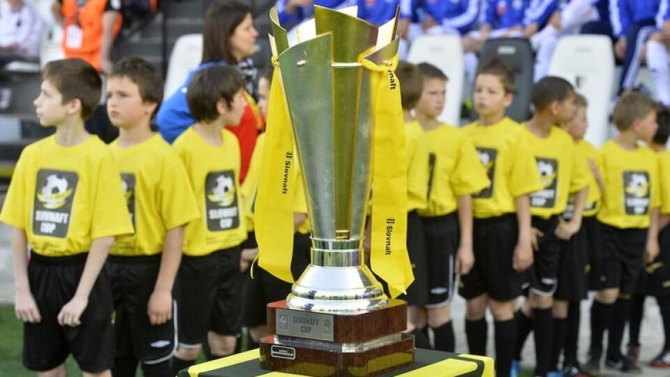 Vedeniu Slovana sa nepáčia machinácie ohľadom žrebovania. Počas neho sa totiž v osudí dvakrát ocitol FK Senica. Napokon uspeli a bude sa žrebovať opätovne.