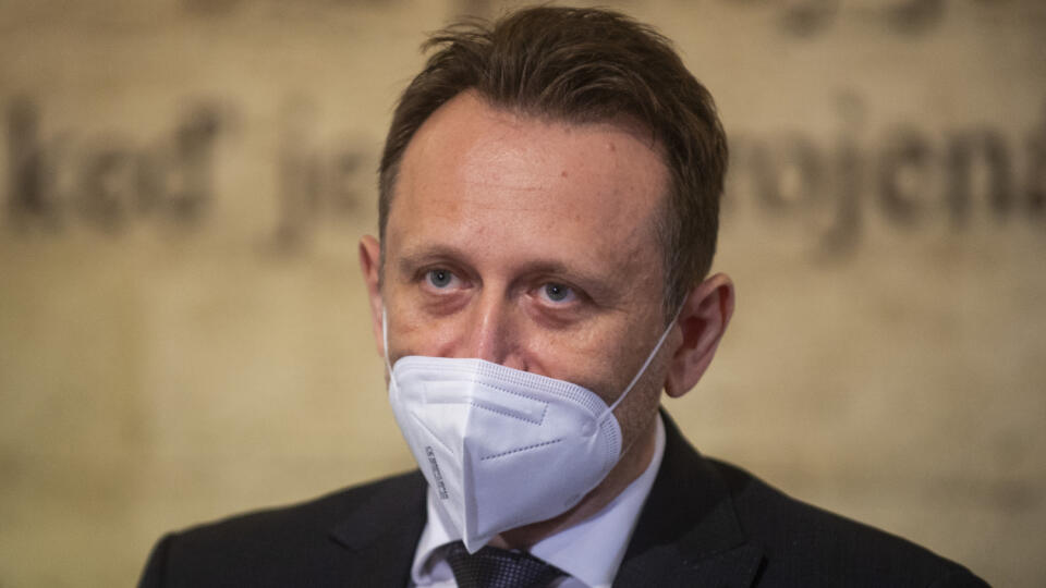 Na snímke minister pôdohospodárstva a rozvoja vidieka SR Samuel Vlčan počas tlačovej konferencie k prebiehajúcemu 1. ročníku konferencie o pozemkovom práve s názvom Analýzy a trendy v pozemkových úpravách, ktorá je realizovaná v rámci projektu: Efektívne pozemkové úpravy, podporeného Agentúrou na podporu výskumu a vývoja 19. novembra 2021 v Bratislave. FOTO TASR - Jakub Kotian