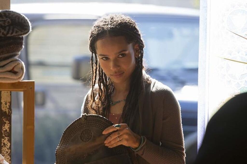 Zoë Kravitz je dcérou Lennyho Kravitza a Lis Bonet. Hrala vo viacerých úspešných filmoch, ale seriál Big little lies ju vystrelil celkom hore.