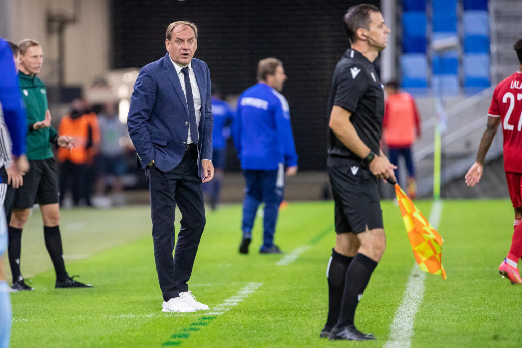 ŠK Slovan Bratislava a Olympiakos Pireus FC sa stretol v zápase play-off Európskej ligy na Tehelnom poli v Bratislave. Na snímke je Vladimír Weiss.
