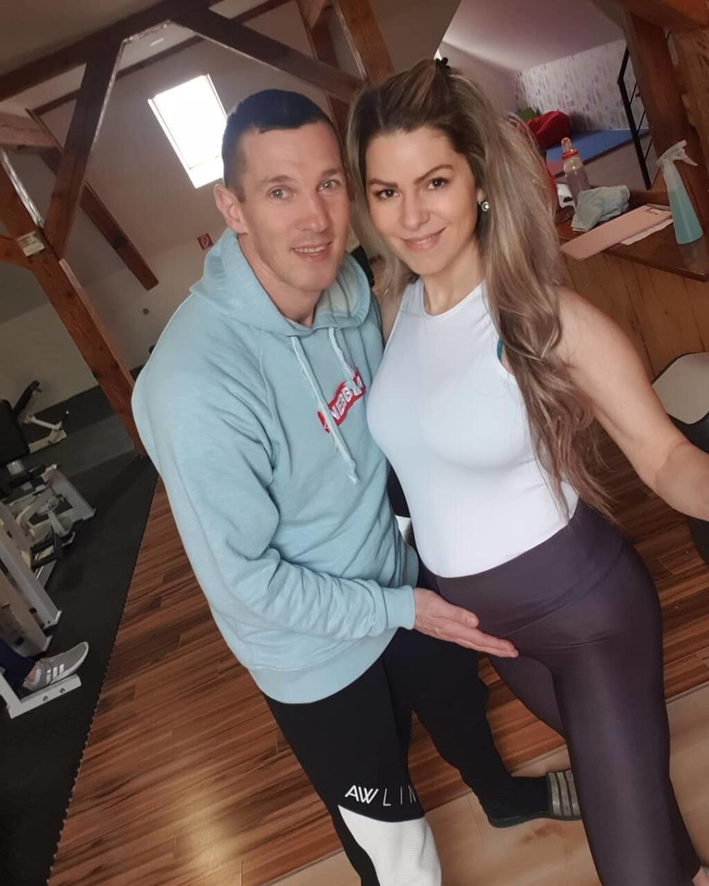Rodina prežíva veľké šťastie. Tomi Kid sa vyznal: Som šťastný ČLOVEK! Pred rokom sme veľmi smútili, keď náš anjelik nám odišiel do nebíčka, ale určite to malo byť takto!