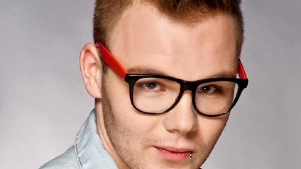 Súťažiaci v SuperStar Jaroslav Smejkal sa mení na nepoznanie.