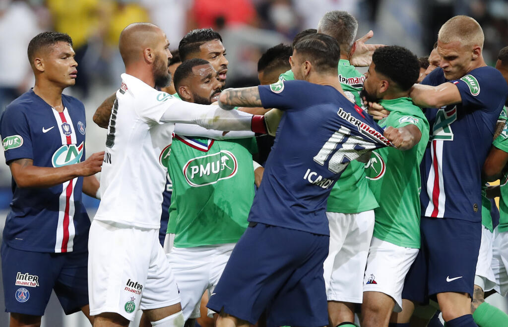 Disciplinárna komisia francúzskej futbalovej Ligue 1 vydala predbežné opatrenia po výtržnostiach pred, počas a po ligovom zápase AS St. Étienne - SCO Angers (2:2).