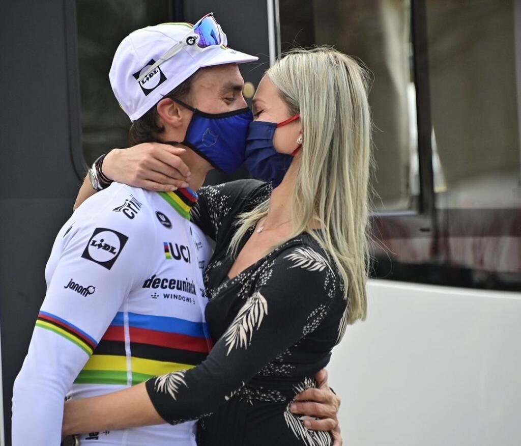 Julian Alaphilippe a Marion Rousseová tvoria pár už takmer dva roky, pričom plodom ich lásky je vysnívaný synček Nino, ktorý sa narodil v júni tohto roku.