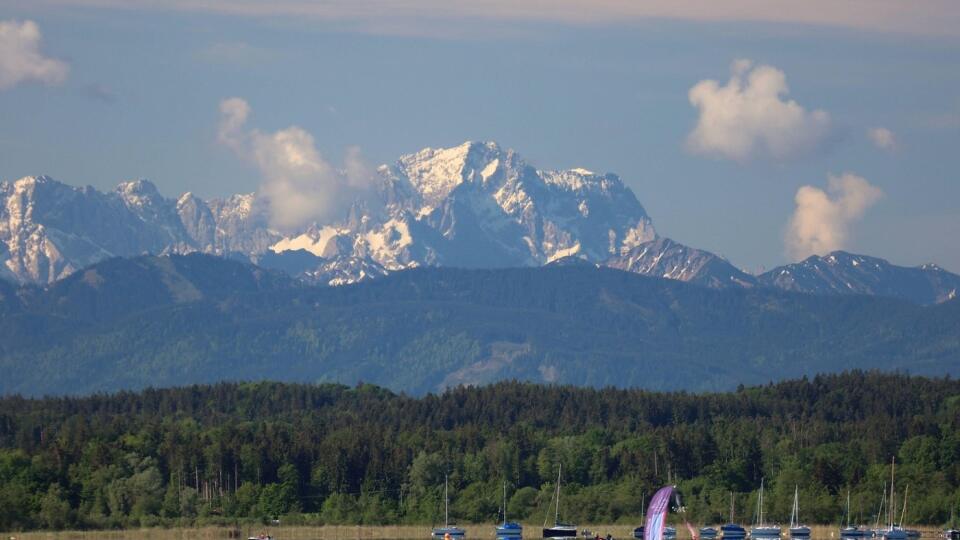 Lezec zahynul po páde z vrchu Zugspitze, najvyššieho vrchu Nemecka, informovala v stredu nemecká polícia. TASR informuje na základe správy agentúry DPA.