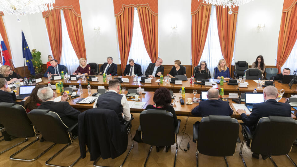Súdna rada SR v zložení 17 členov začala 27. januára 2020 prvým zasadnutím voľbu predsedu Najvyššieho súdu (NS) SR. O predsednícke kreslo sa uchádzajú Soňa Mesiarkinová a Jana Bajánková. Voľba predsedu bude prvýkrát verejná. Na snímke zasadnutie Súdnej rady SR počas vypočúvania kandidátov na post predsedu Najvyššieho súdu SR v Bratislave 27. januára 2020. FOTO TASR - Jaroslav Novák