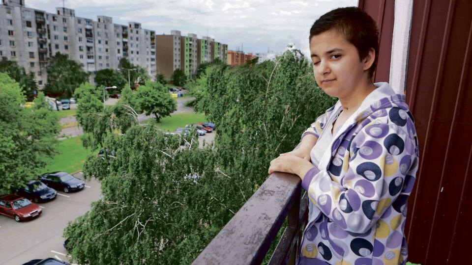 Výšok sa nebojí: Vanessa sa rada pozerá z balkóna bytu na štvrtom poschodí.