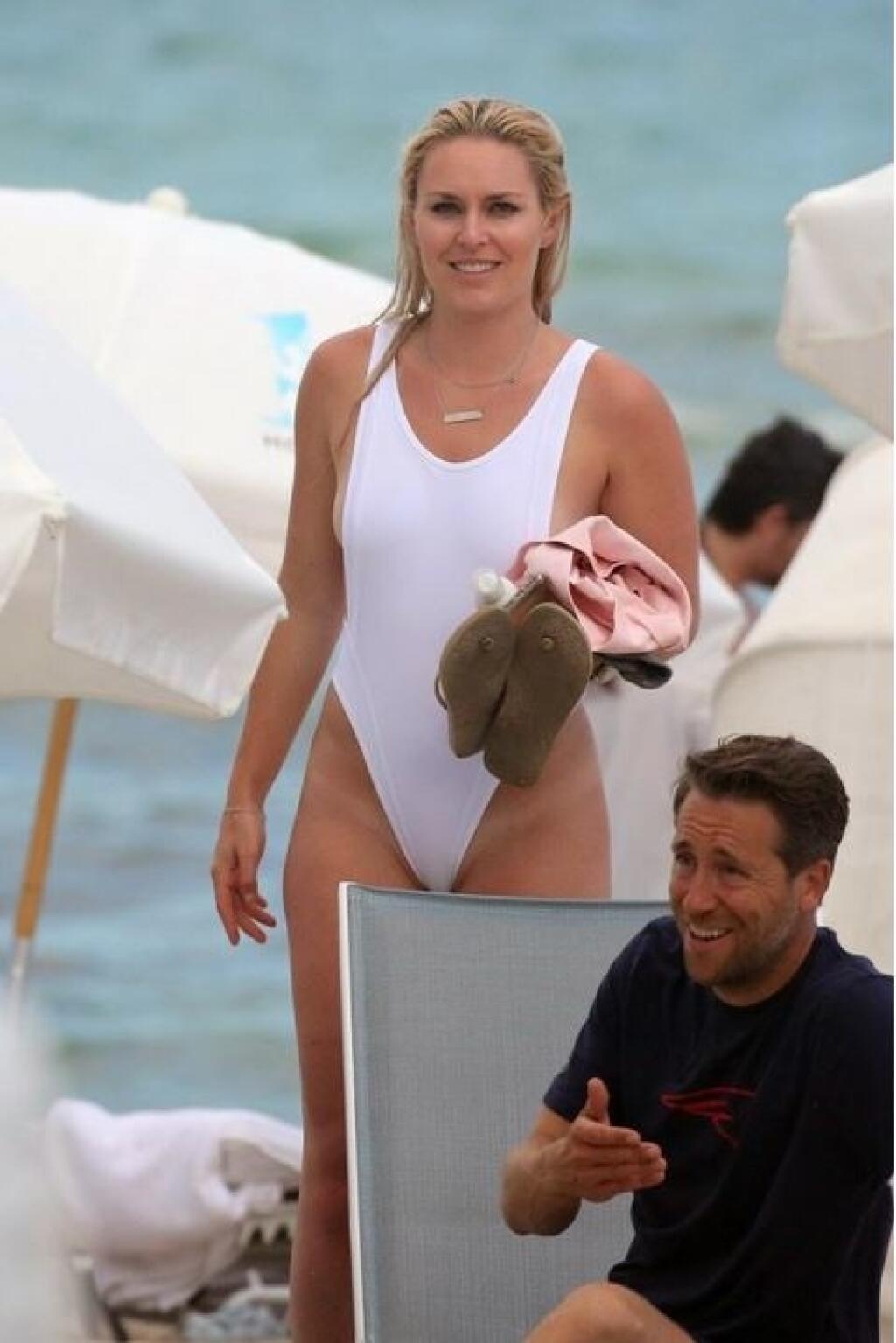 Lindsey Vonnová dráždi aj na športovom dôchodku. V takýchto sexi plavkách vyrazila na pláž.