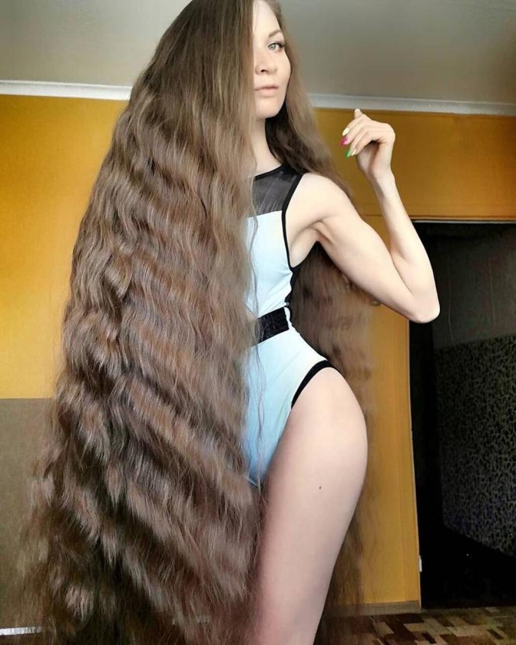 Дарья Губанова длинные волосы