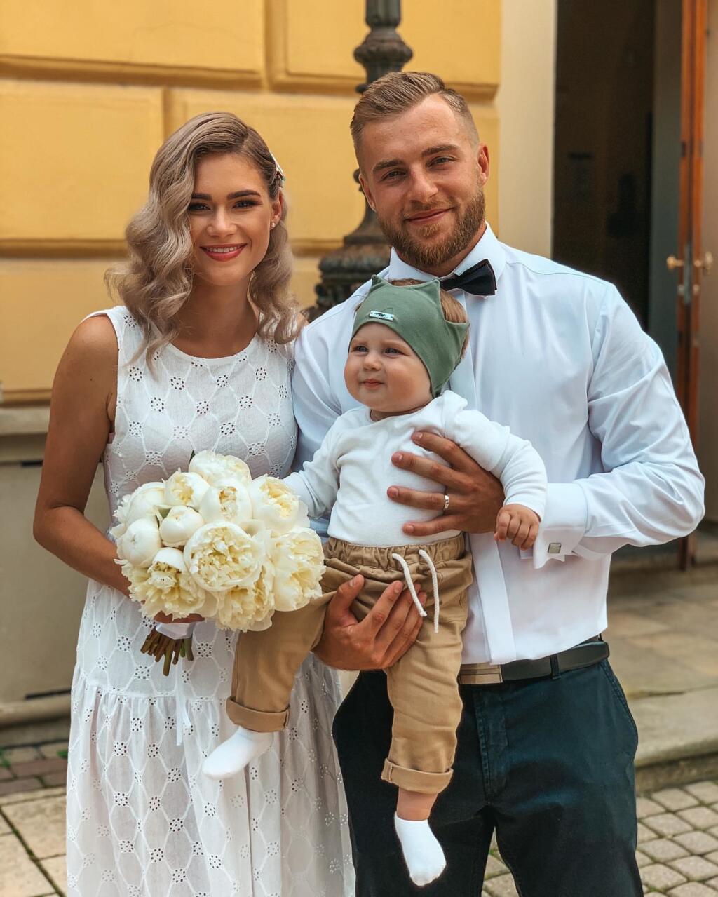 Hokejista Adama Jánošík si zobral za manželku šarmantnú Alexandru.