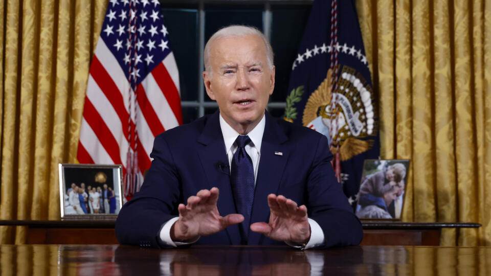 JB 18 Washington - US President Joe Biden speaks from the Oval Office of the White House in Washington on October 19, 2023 about the war in Israel and Ukraine.  The Palestinian militant movement Hamas and Russia have in common that they both want in their neighborhood 