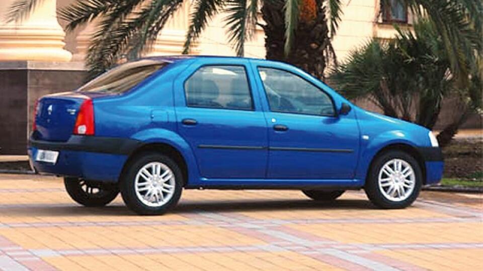 Владелец рено логан. Рено Логан 2004. Renault_Logan_2004-2009_i. Рено Логан 2004 синий. Поднятый Логан.