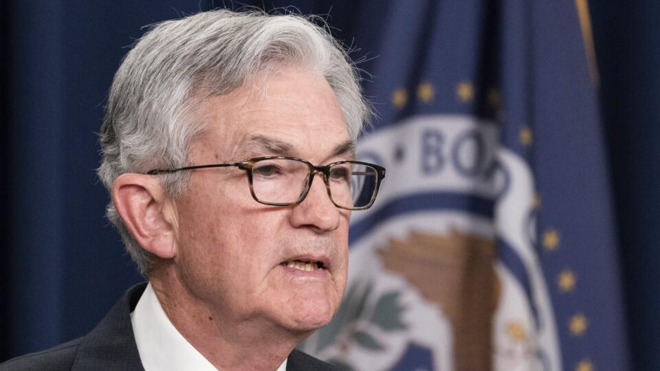 KK33 Washington - Na snímke šéf Americkej centrálnej banky (Fed) Jerome Powell hovorí počas tlačovej konferencie vo Washingtone 4. mája 2022. Fed v snahe o skrotenie inflácie zrýchlila tempo sprísňovania menovej politiky a zvýšila úrokové sadzby najrazantnejšie za vyše dve desaťročia. FOTO TASR/AP
Federal Reserve Board Chair Jerome Powell speaks during a news conference at the Federal Reserve, Wednesday, May 4, 2022 in Washington. The Federal Reserve intensified its drive to curb the worst infla