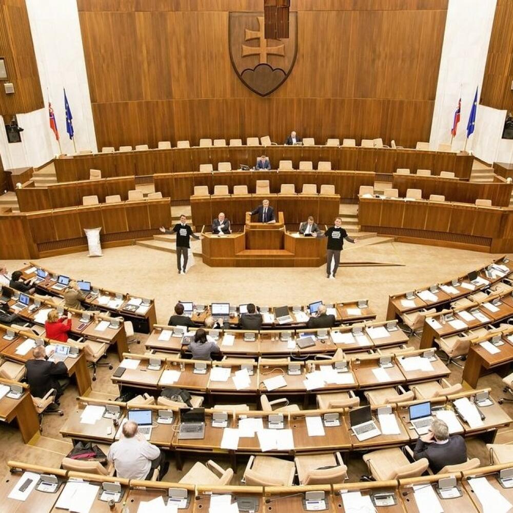Do parlamentu sa chce dostať 2 914 ľudí, zvolíme si 150 z nich.