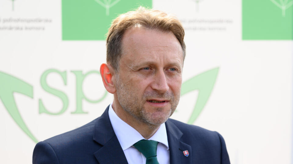 Na snímke minister pôdohospodárstva a rozvoja vidieka SR Samuel Vlčan (nominant OĽANO) počas tlačovej konferencie po skončení valného zhromaždenia Slovenskej poľnohospodárskej a potravinárskej komory (SPPK) 7. septembra 2021 v Nitre.