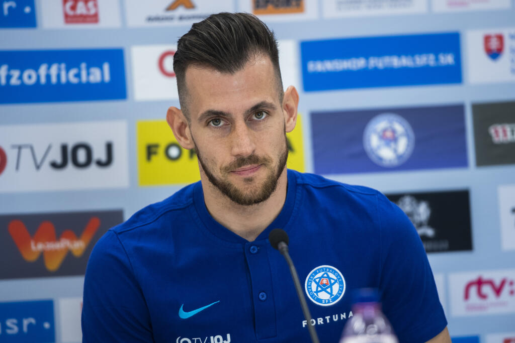 Na snímke slovenský reprezentačný brankár Martin Dúbravka počas tlačovej konferencie pred zápasmi s Nórskom a Fínskom v Šamoríne 20. marca 2022. FOTO TASR - Jaroslav Novák