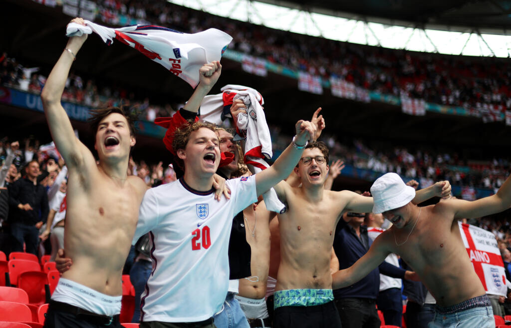 Na londýnskom Wembley sledovalo triumf Anglicka nad Nemeckom vyše 40.000 divákov.
