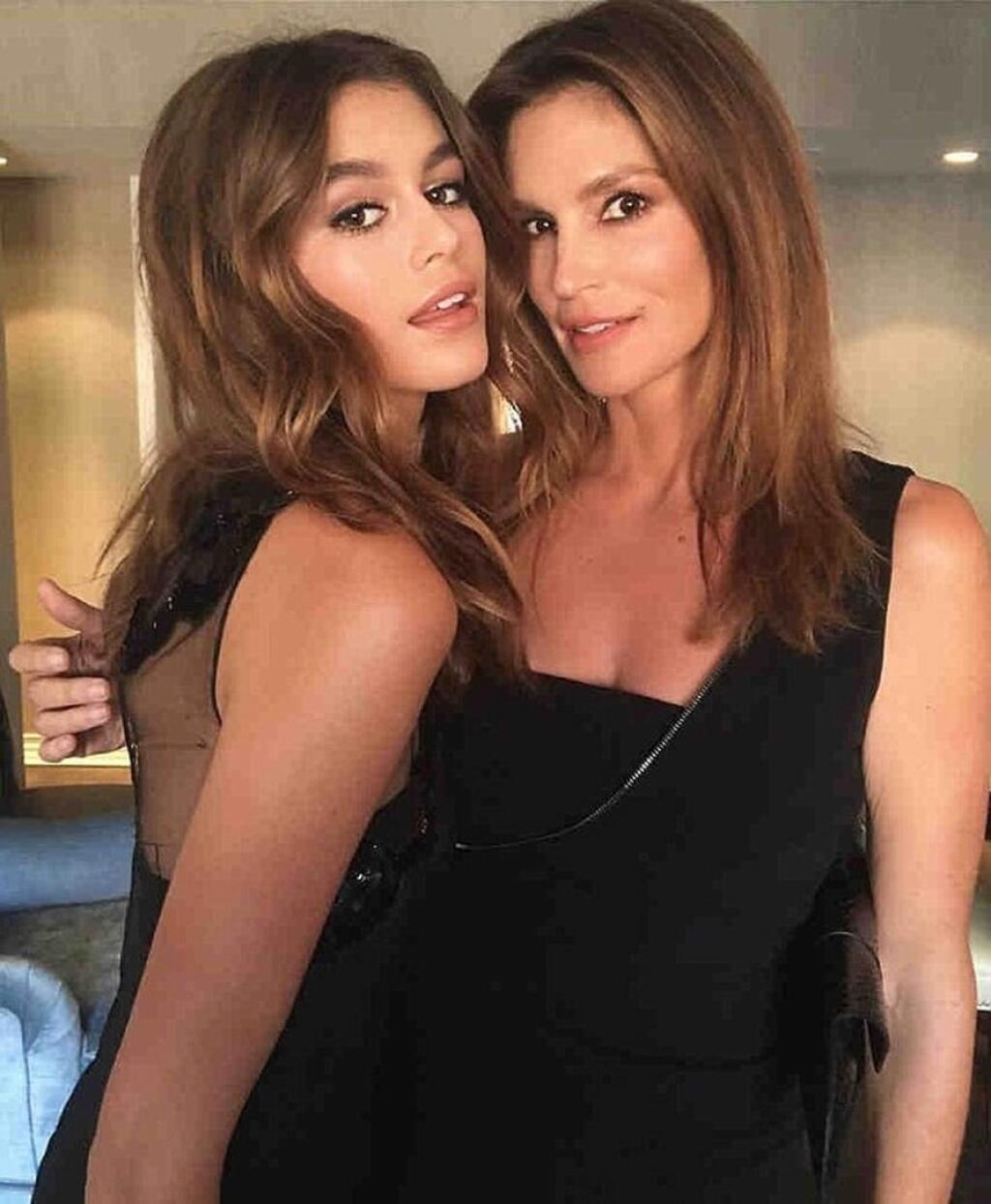 Modelka Cindy Crawford a jej dcéra Kaia, ktorá je úspešná modelka.