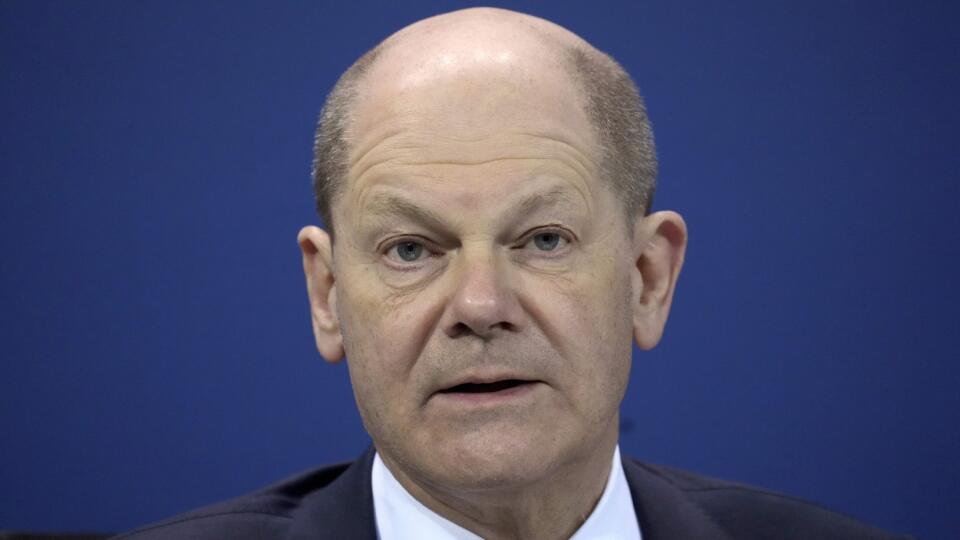 JB 14 Berlín - Nemecký kancelár Olaf Scholz počas tlačovej konferencie po stretnutí s premiérmi 16 spolkových krajín v Berlíne 17. marca 2022. FOTO TASR/AP
German Chancellor Olaf Scholz addresses the media during press conference after a meeting of the German state governors with Chancellor Scholz at the Chancellery in Berlin, Germany, Thursday, March 17, 2022. (AP Photo/Michael Sohn, pool)