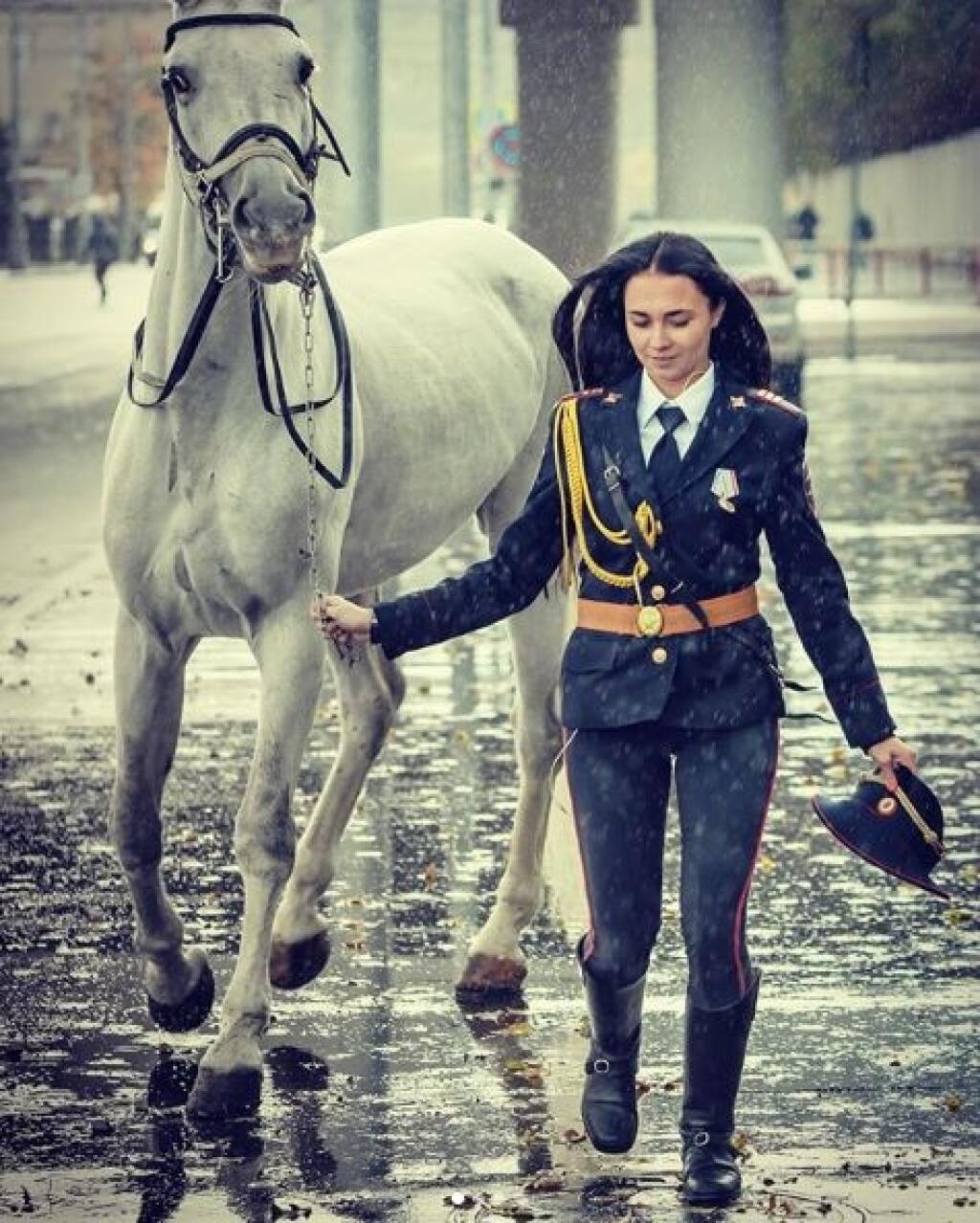 Sexi ruská policajtka Tatiana Zima sa stala hitom majstrovstiev.