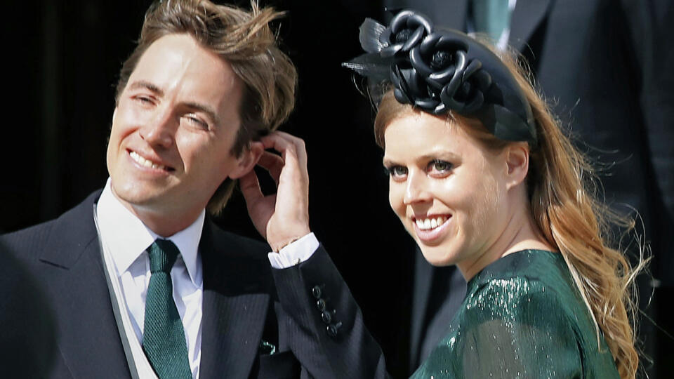Vnučka britskej kráľovnej princezná Beatrice čaká svoje prvé dieťa.