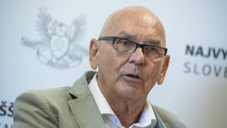 Na snímke predseda Najvyššieho kontrolného úradu (NKÚ) SR Karol Mitrík počas tlačovej konferencie Najvyššieho kontrolného úradu SR k aktuálnym zisteniam úradu a vyhodnoteniu doterajších výsledkov v Bratislave 25. júna 2021. FOTO TASR - Jaroslav Novák