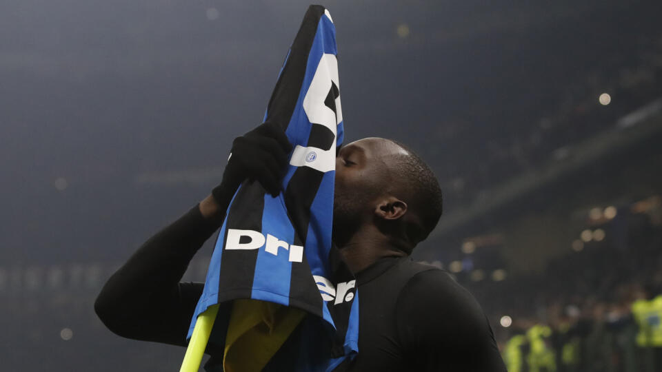 Hráč Interu Miláno Romelu Lukaku sa teší z gólu.