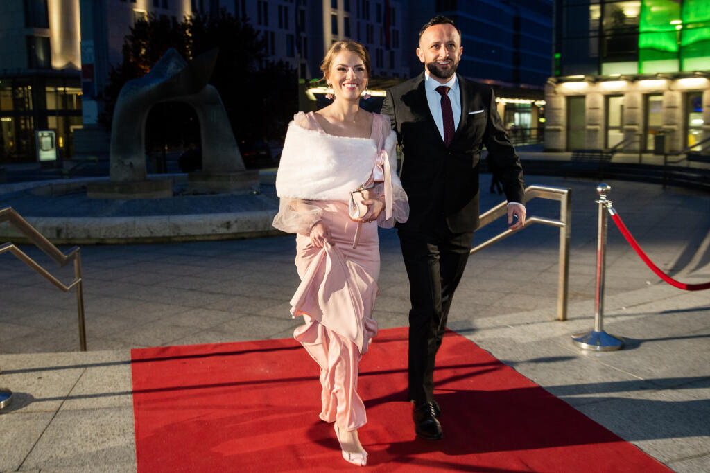 Príchod hostí na galavečer OTO 2019 v Bratislave. Na snímke Ondrej Kandráč s manželkou Erikou.
