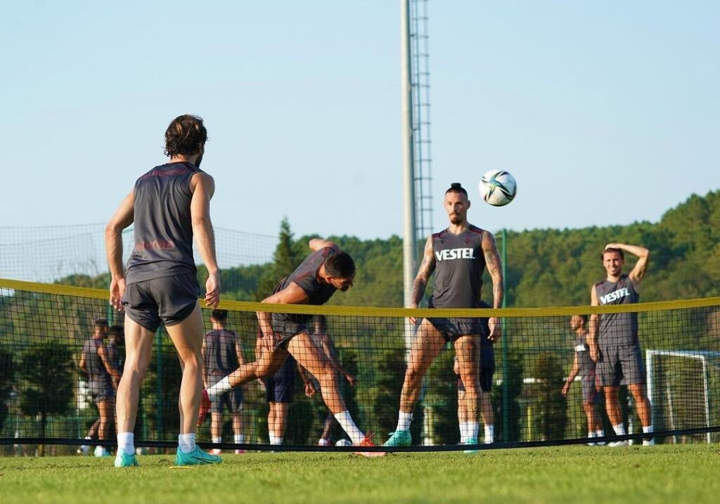 Hamšík zaberá na tréningoch Trabzonsporu.