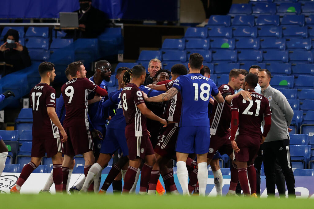 Anglická futbalová asociácia (FA) potrestala kluby FC Chelsea a Leicester City pokutou vo výške 22.500 libier za konflikt po ligovom zápase na Stamford Bridge 18. mája (2:1).
