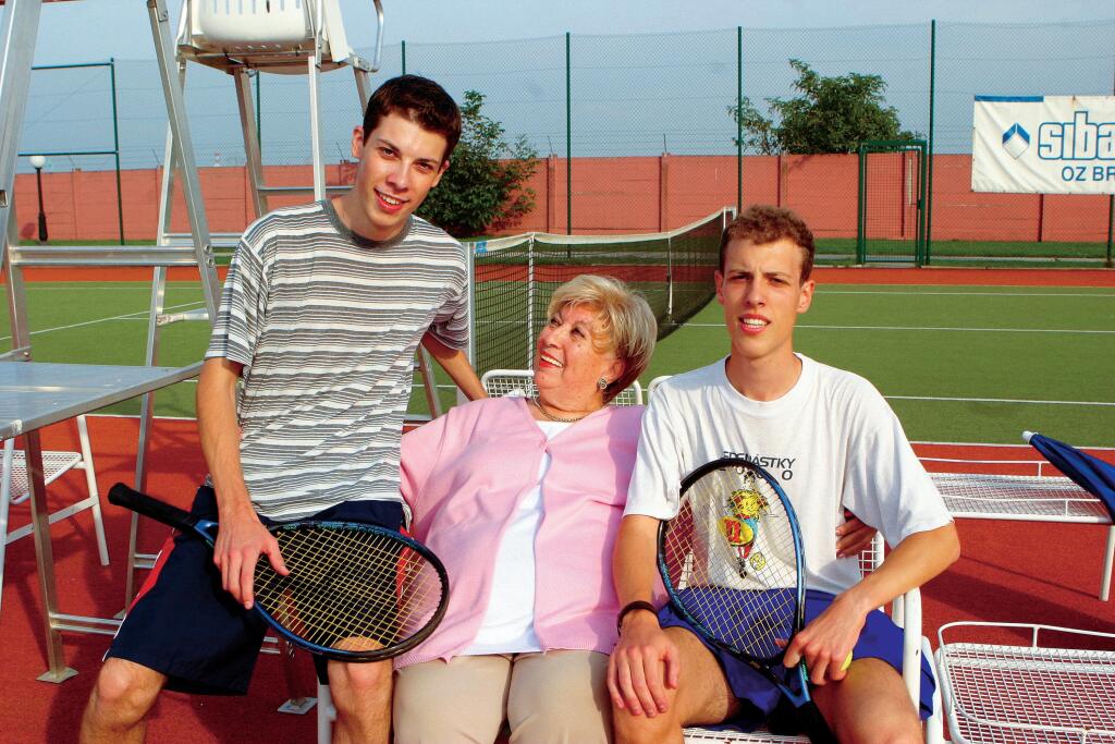 Magda Paveleková, herečka, vnuci Andrej a Tomáš