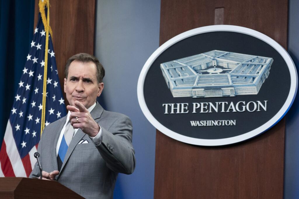 KK19 Washington - Hovorca Pentagónu John Kirby hovorí počas tlačovej konferencie vo Washingtone 29. marca 2022. Rusko presúva malý počet svojich vojenských síl pri Kyjeve, avšak nesťahuje ich a hlavné mesto Ukrajiny zostáva ohrozené. Uviedol to v utorok hovorca amerického ministerstva obrany. FOTO TASR/AP
Pentagon spokesman John Kirby speaks during a media briefing at the Pentagon, Tuesday, March 29, 2022, in Washington. (AP Photo/Alex Brandon)