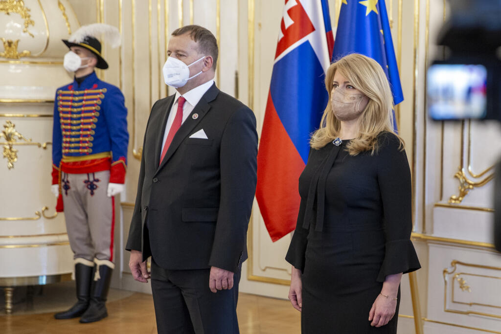Prezidentka Čaputová sa predviedla v čiernych šatách.