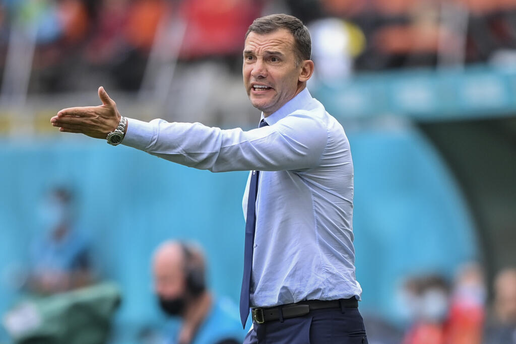 KK22 Bukurešť - Tréner ukrajinskej reprezentácie Andrij Ševčenko počas zápasu základnej C-skupiny Ukrajina - Severné Macedónsko na ME vo futbale 17. júna 2021 v Bukurešti. FOTO TASR/AP
Ukraine's manager Andriy Shevchenko gives instructions to players during the Euro 2020 soccer championship group C match between Ukraine and North Macedonia at the National Arena stadium in Bucharest, Romania, Thursday, June 17, 2021. (Justin Setterfield, Pool via AP)