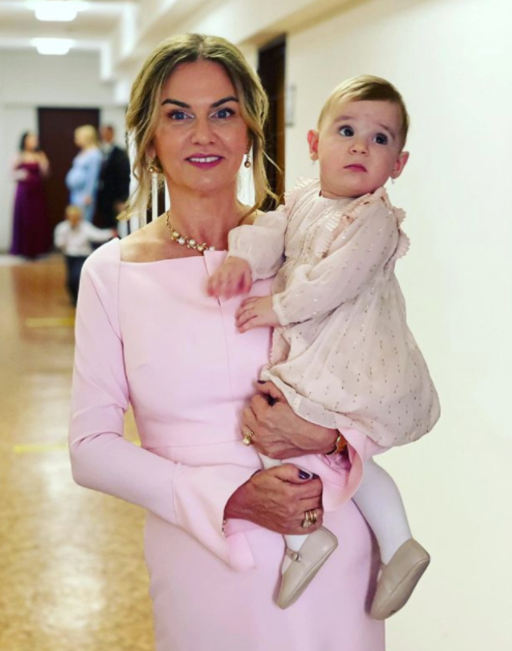 Monika Beňová bude babkou