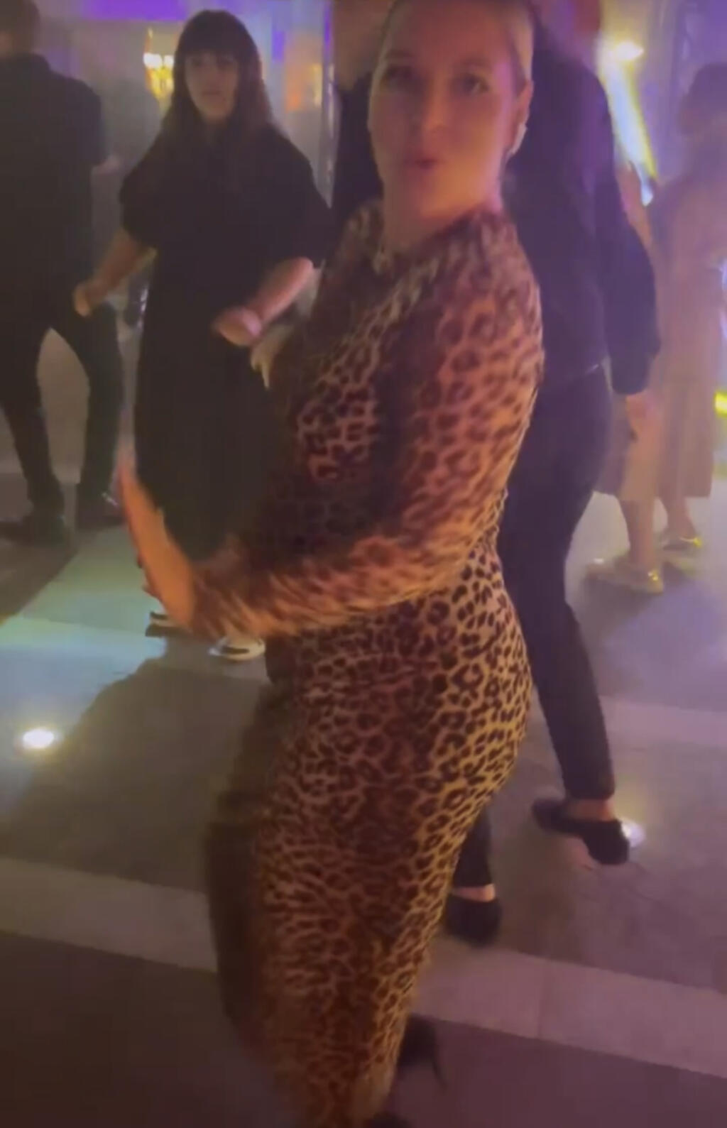 Už na oslave narodenín Dary a Nedvěda v Taliansku ukázala svoje bruško a predviedla aj tanečky, ktoré sa naučila v Let´s Dance. Zdá sa, že tehotenstvo jej zatiaľ nerobí problém s tým, aby sa poriadne vyšantila.