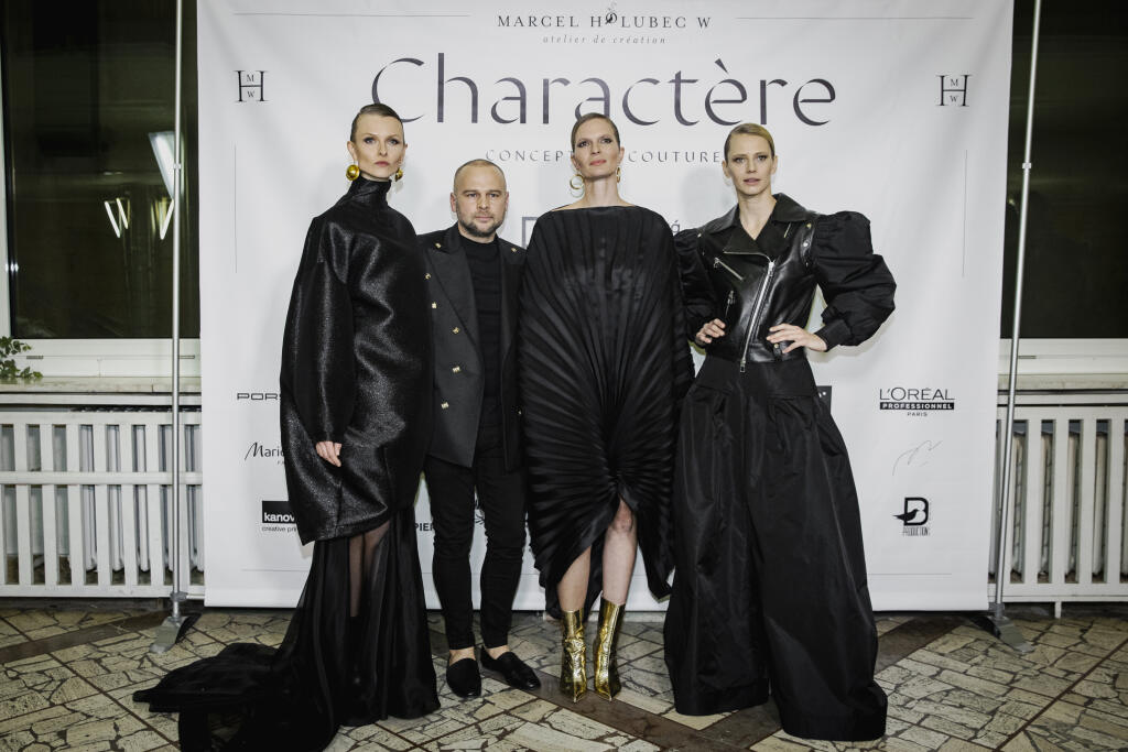Na snímke Marcel Holubec, Denisa Klimová Dvončová a Alexandra Gachulincová počas módnej prehliadky Marcela Holubca W s názvom MHW Charactere 2022.