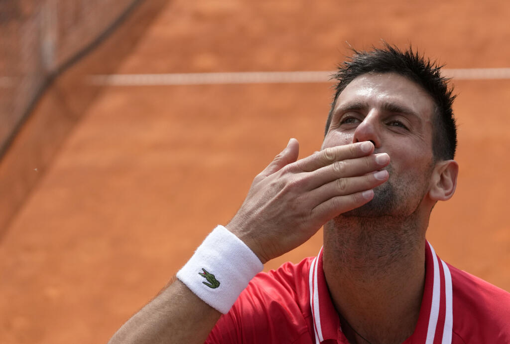KK28 Belehrad - Srbský tenista Novak Djokovič sa teší po víťazstve nad Slovákom Alexom Molčanom vo finále turnaja ATP 29. mája 2021 v Belehrade. Slovenský tenista Alex Molčan prehral vo finále turnaja ATP v Belehrade. Ako kvalifikant podľahol v sobotu jednotke podujatia domácemu Novakovi Djokovičovi 4:6, 3:6. FOTO TASR/AP
Novak Djokovic of Serbia celebrates after their final tennis match of the Belgrade Open tennis tournament against Alex Molcan of Slovakia, in Belgrade, Serbia, Saturday, May 29