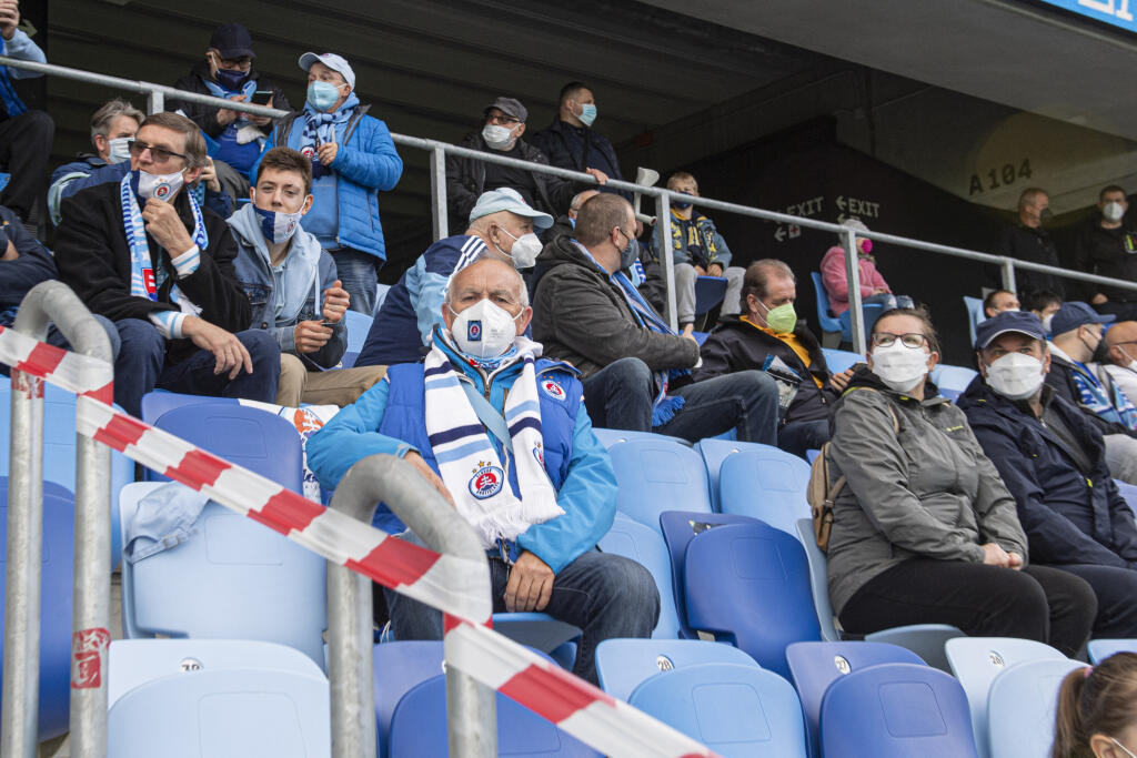 Pýtali sme sa fanúšikov Slovana, či by sa dali zaočkovať kvôli tomu, aby som milovaný klub mohli vidieť naživo na štadióne.
