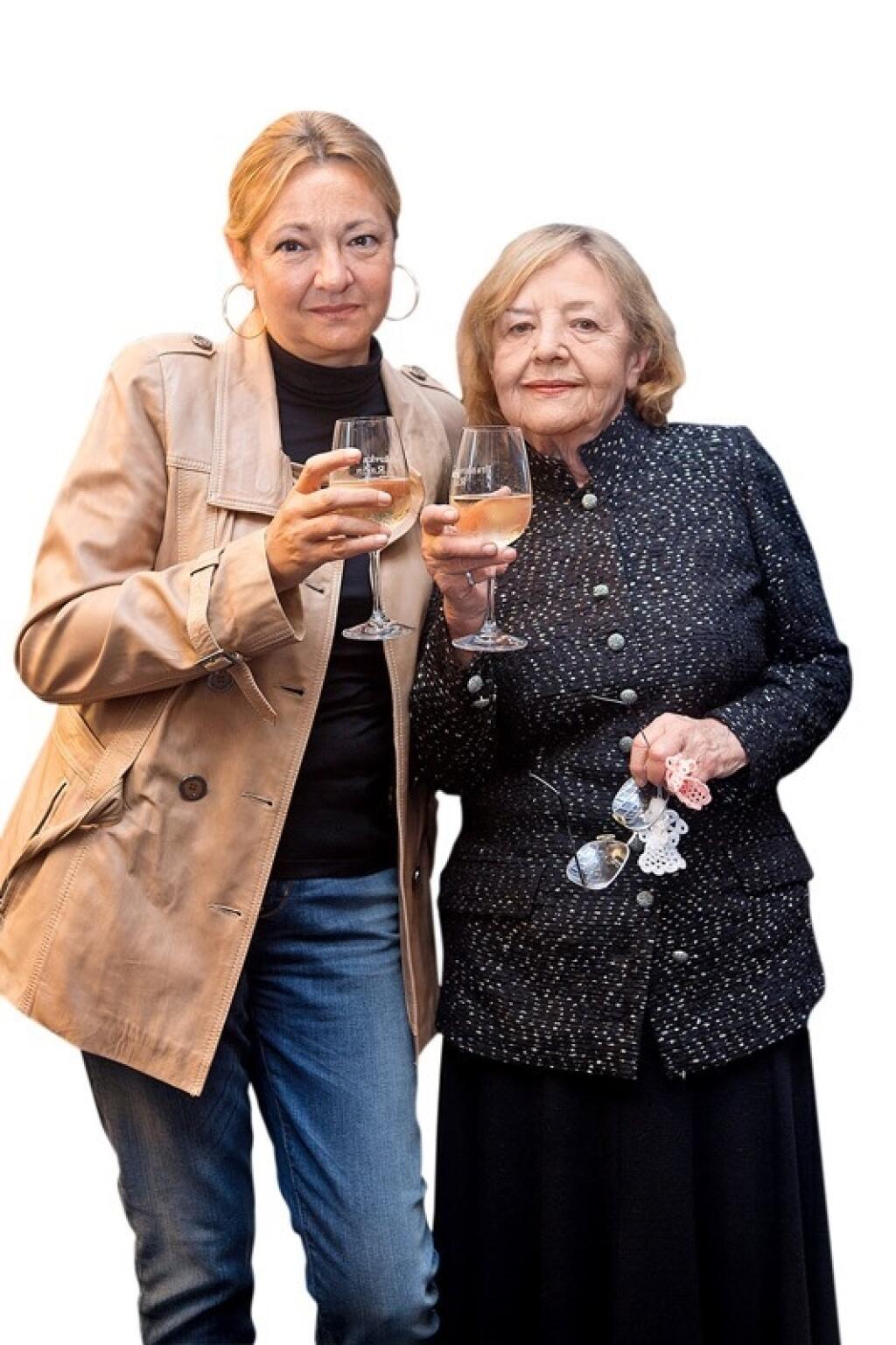 Sprístupnili jeho tajomstvá: Dcéra Barbora a manželka Eva Krížiková.