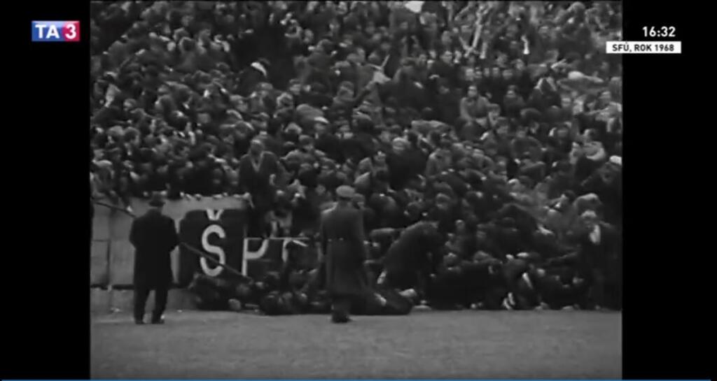 V roku 1968 sa derby dokonca nedohralo. Na trnavskom štadióne sa tiesnilo 25-tisíc fanúšikov, mnohí tam boli načierno. Šplhali po hromozvode, preskakovali plot, len aby mohli byť na štadióne. Trnavský štadión nápor nevydržal, po góle Slovana sa bariéra na jednej z tribún za bránou prelomila a ľudia popadali na trávnik. Zranených bolo šestnásť divákov. Duel sa z bezpečnostných dôvodov nedohral. Za zeleným stolom sa potom rozhodlo o víťazstve Slovana.