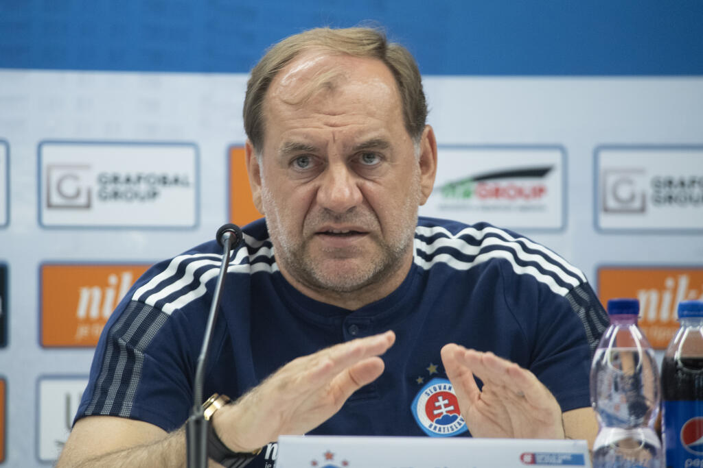 Na snímke tréner ŠK Slovan Bratislava Vladimír Weiss st. počas tlačovej konferencie pred utorňajšou odvetou 3. predkola Európskej ligy 2021/22 ŠK Slovan Bratislava – Lincoln Red Imps 9. augusta 2021 v Bratislave. FOTO TASR - Pavel Neubauer