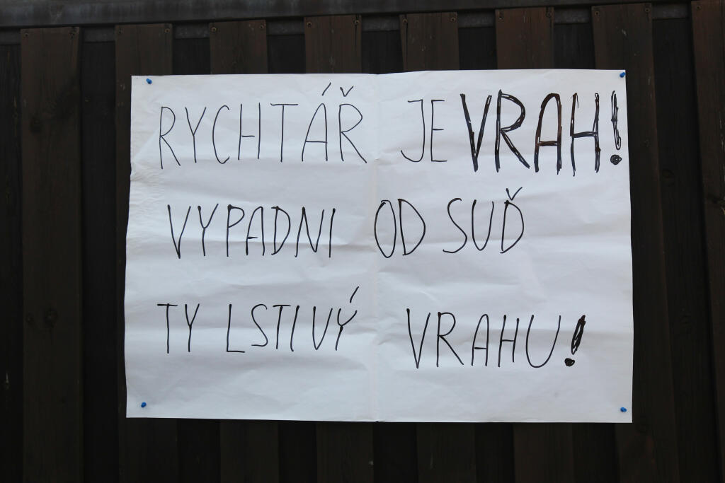 Šokovaná verejnosť sa nezmierila so samovraždou Ivety Bartošovej.