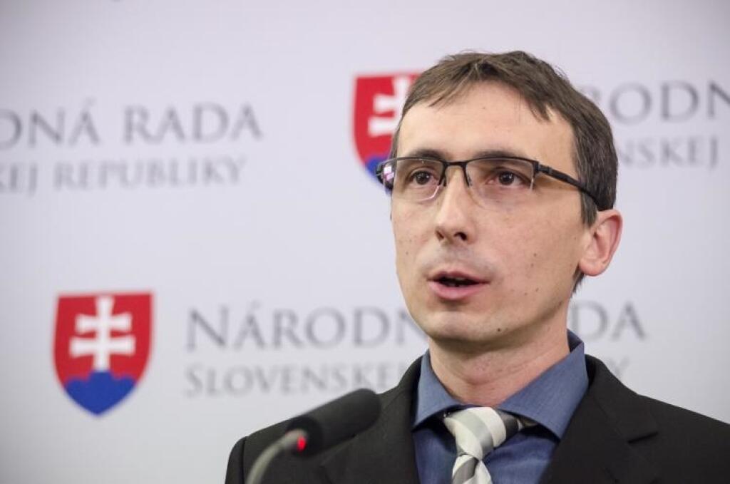 Érsek: Výmena starých rušňov a vozňov by stála dve miliardy