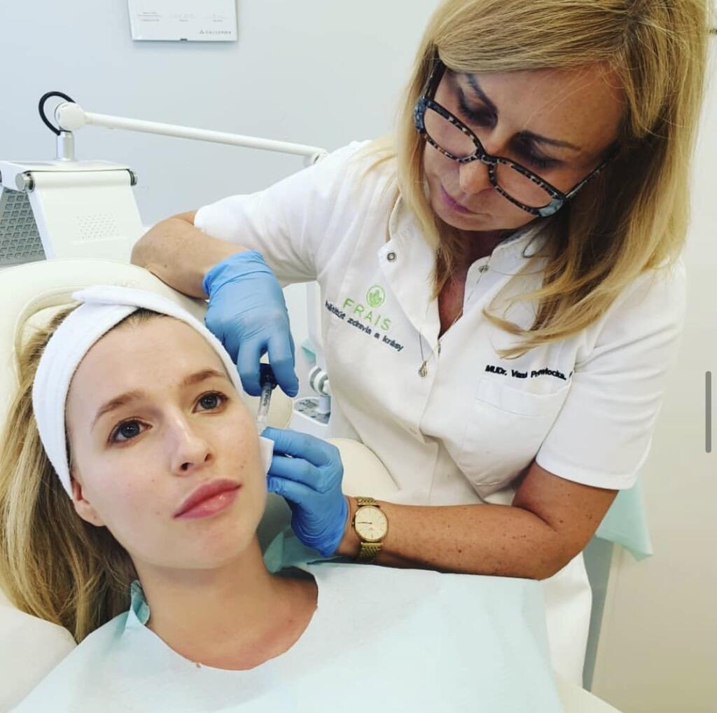 Miss Universe Barbora Hanová má hydratovanú pleť vďaka mezoterapii a ošetreniu Hydrabeauty.