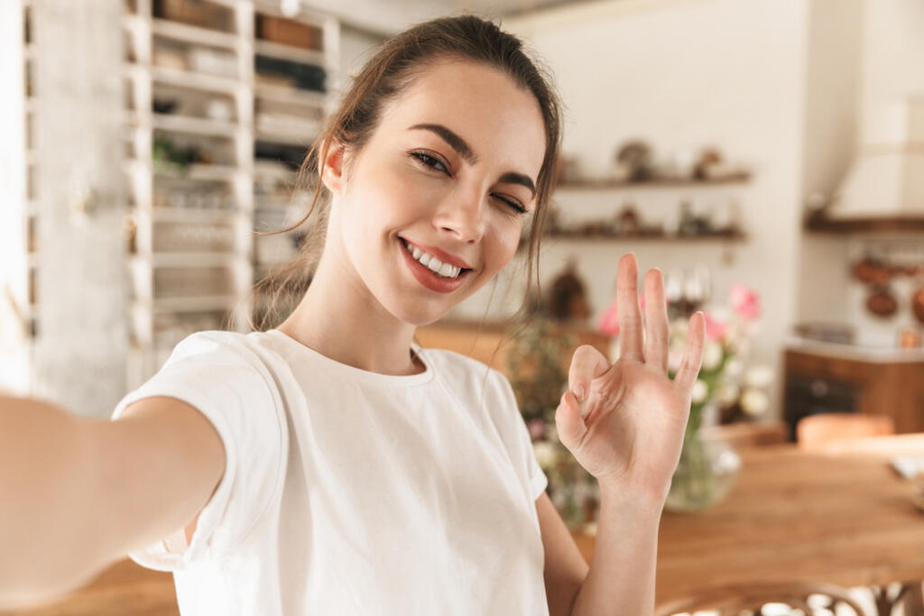 Image,Of,Charming,Optimistic,Woman,Wearing,Casual,Clothes,Taking,Selfie