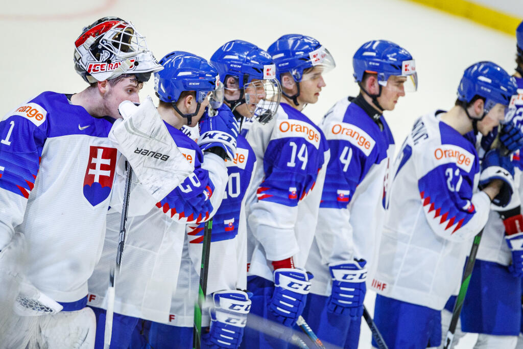 Na snímke hráči Slovenska po skončení zápasu štvrťfinále IIHF Majstrovstiev sveta v ľadovom hokeji hráčov do 20 rokov medzi Kanadou a Slovenskom.