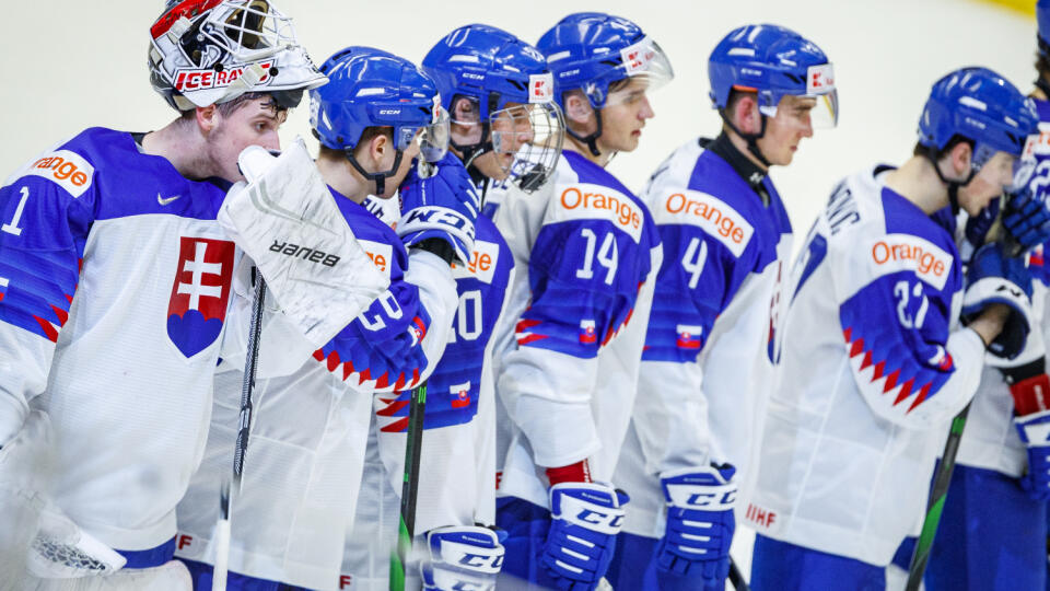 Na snímke hráči Slovenska po skončení zápasu štvrťfinále IIHF Majstrovstiev sveta v ľadovom hokeji hráčov do 20 rokov medzi Kanadou a Slovenskom.