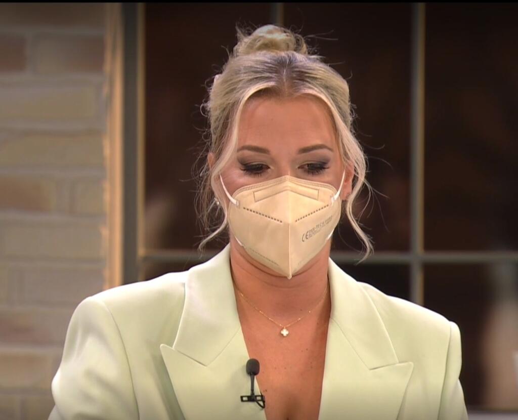 Cibulková sa v relácii predviedla vo svetlozelenom saku.